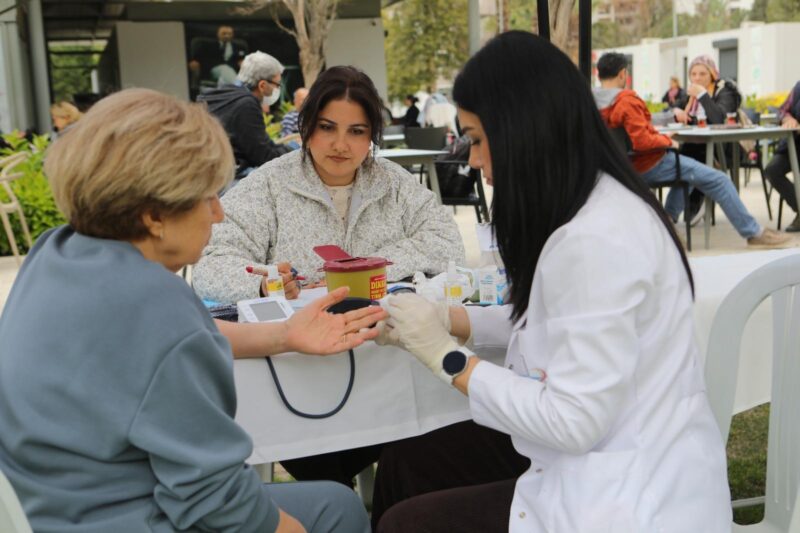Bayraklı Belediyesi, Dünya Sağlık Haftası kapsamında düzenlediği etkinliklerle sağlık hizmetlerini
