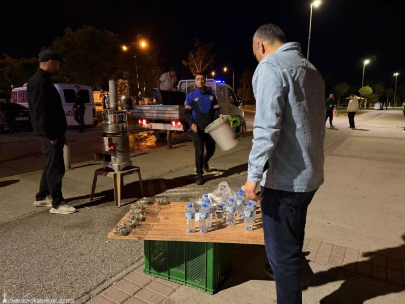 İnciraltı sahilinde fahiş fiyat uygulamalarıyla gündeme gelen seyyar satıcılara karşı