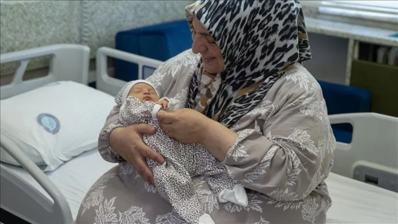 Türkiye’de milyonlarca çalışan kadını ilgilendiren doğum izni düzenlemesi gündemdeki yerini