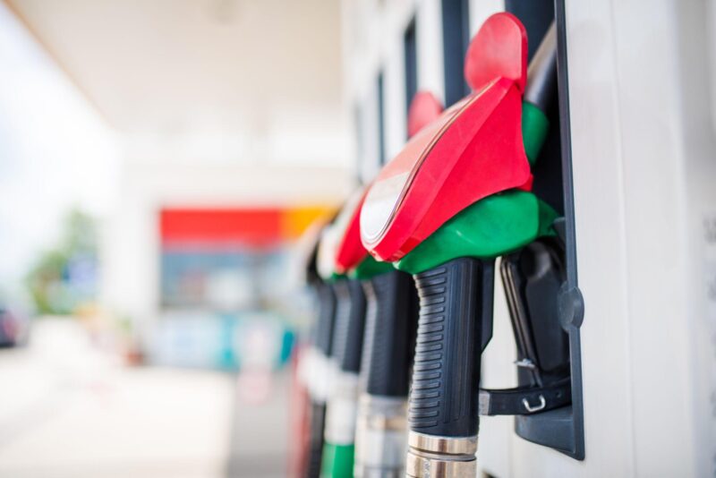 Petrol piyasalarındaki belirsizlik akaryakıt fiyatlarına yansımaya devam ediyor. ABD ile