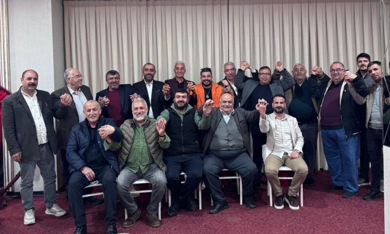 Adana’da faaliyet gösteren Seyhan Şanlıurfalılar Derneği, yönetimiyle düzenlediği toplantısında birlik