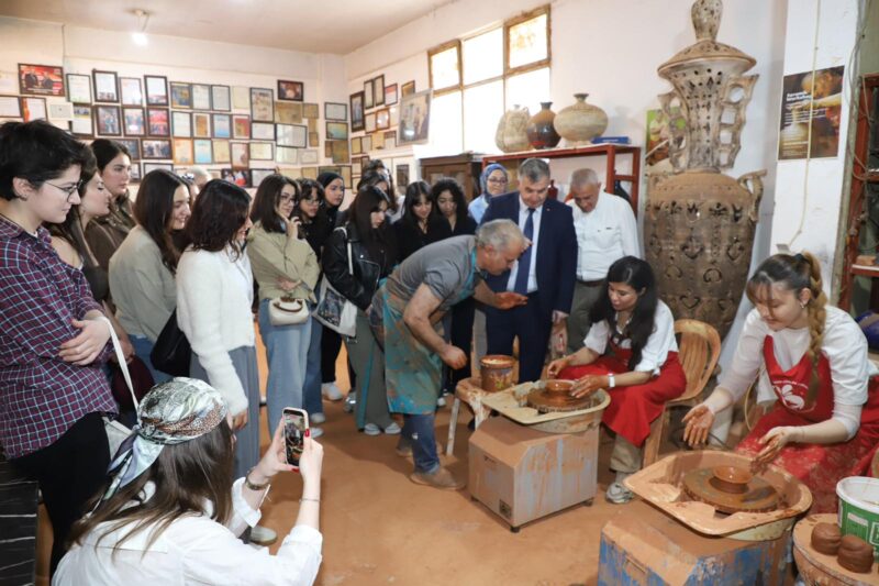 Geleceğin restorasyon uzmanları, sokak sağlıklaştırma projesiyle kent tarihini ayağa kaldırmak