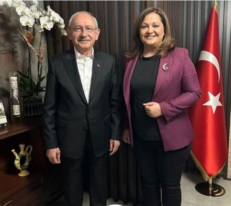 Afyonkarahisar Belediye Başkanı Burcu Köksal, gazeteci-yazar Mine Kırıkkanat’ın Kemal Kılıçdaroğlu