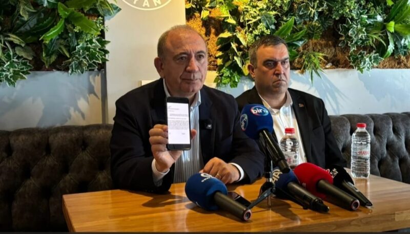 Cumhuriyet Halk Partisi İstanbul İl Başkanı Gürsel Tekin, İzmir’de gazetecilerle