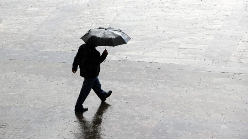İstanbul’da etkisini sürdüren ılıman hava, hafta ortasından itibaren yerini yağışlı