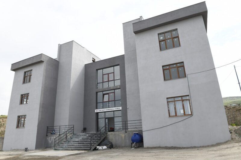 Çiğli Belediyesi, Harmandalı İnönü Mahallesi’nde yapımı tamamlanan cemevinde gerçekleştirdiği çalışmalarla