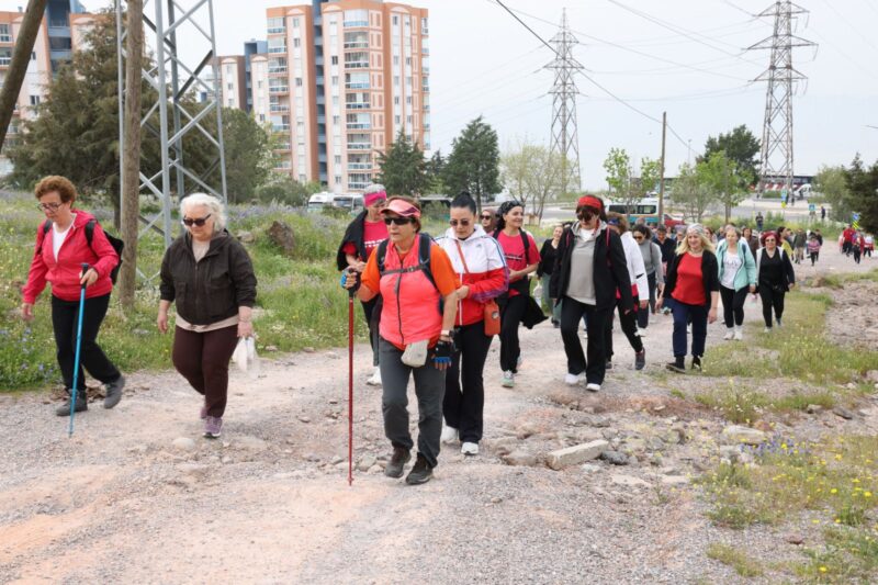 Çiğli Belediyesi, vatandaşları doğayla buluşturan etkinliklerine hız kesmeden devam ediyor.