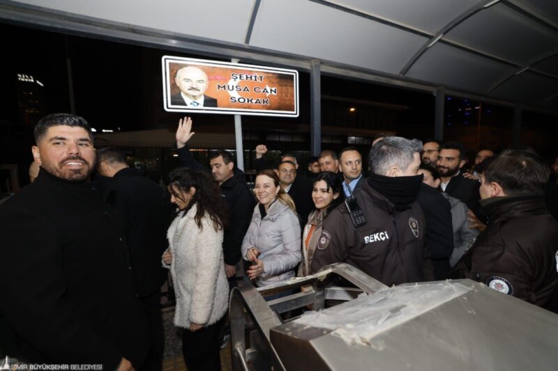  Bornova Belediye Başkanı Ömer Eşki, çıkarıldığı nöbetçi mahkeme tarafından serbest