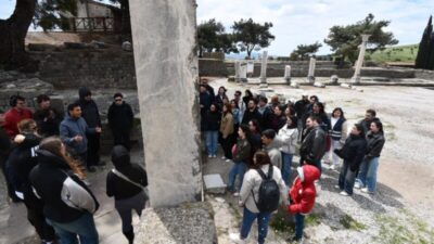 İzmir Büyükşehir Belediyesi üniversite öğrencilerine yönelik kültür gezisi düzenledi. İzmirli