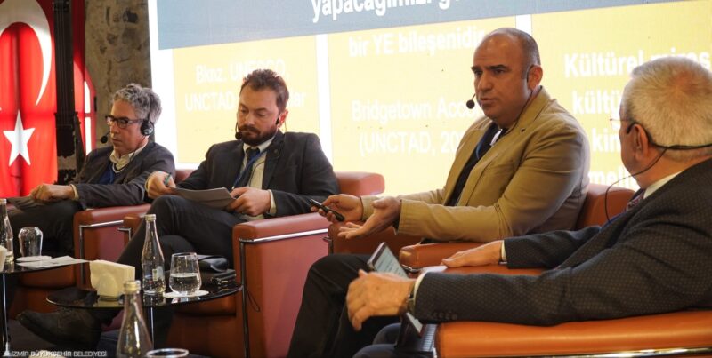 İzmir Büyükşehir Belediyesi’nin düzenlediği İzmir Kültür Politikaları Çalıştayı, uzman isimlerin