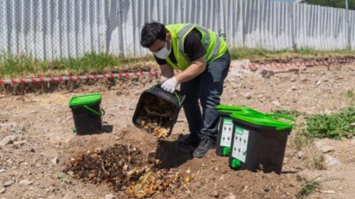 İzmir Büyükşehir Belediyesi’nin bokaşi seti uygulaması kapsamında gönüllü hanelerde biriken