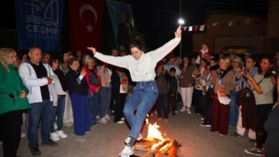 Çeşme Belediye Başkanı Lâl Denizli, üç ayrı noktada Hıdırellez ateşlerini