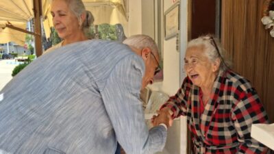 
Mehmet Tatlı’dan Yaşlı Annelere Güllü Anneler Günü Ziyareti