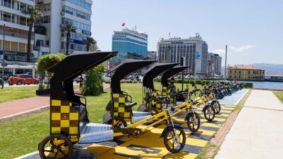 İzmir Büyükşehir Belediyesi, sürdürülebilir ulaşımı genç istihdamıyla buluşturarak Bisicab araçlarıyla