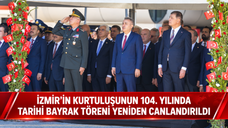 İzmir’in kurtuluşunun 104’üncü yıl dönümü coşkusu, İzmir Valiliği’nde düzenlenen bayrak