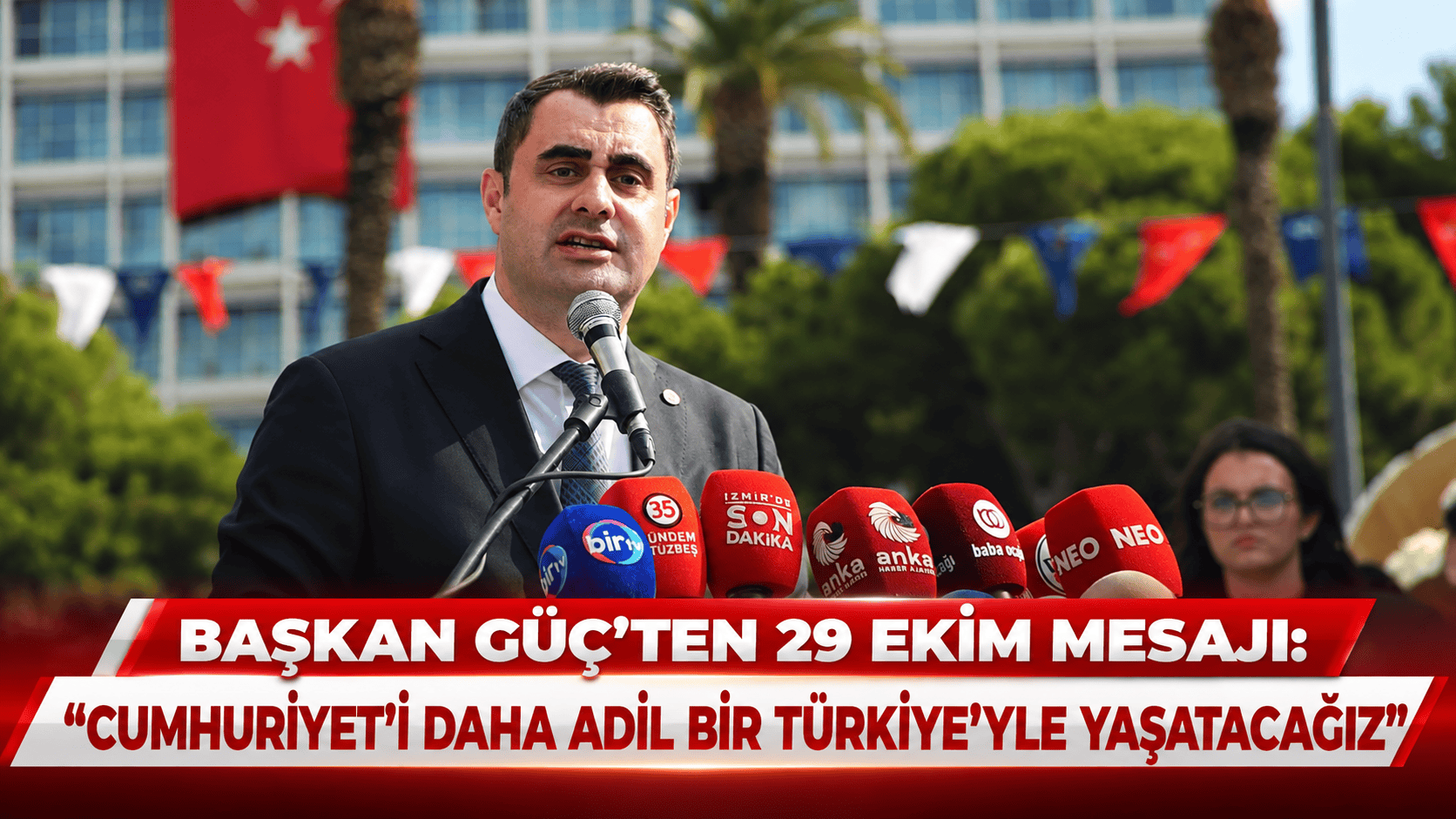 Cumhuriyet’in 103’üncü yıl dönümünde Atatürk Anıtı’na çelenk sunan YENİ Parti