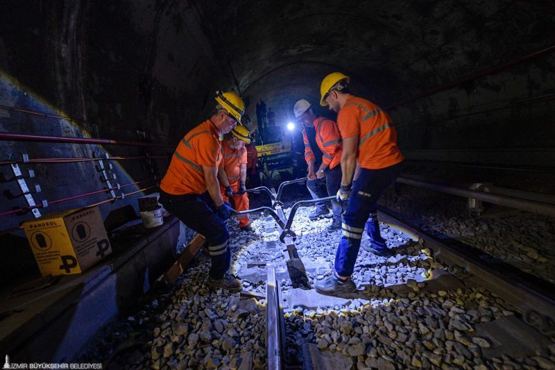 23 Ekim 2026 Cumaİzmir Büyükşehir Belediyesi, metro hattında güvenli ve