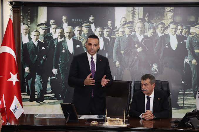Milli Eğitim Bakanı Yusuf Tekin, Çiğli Belediye Başkanı Onur Emrah